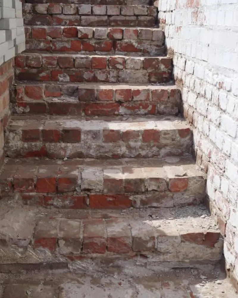 Le même escalier avant rénovation