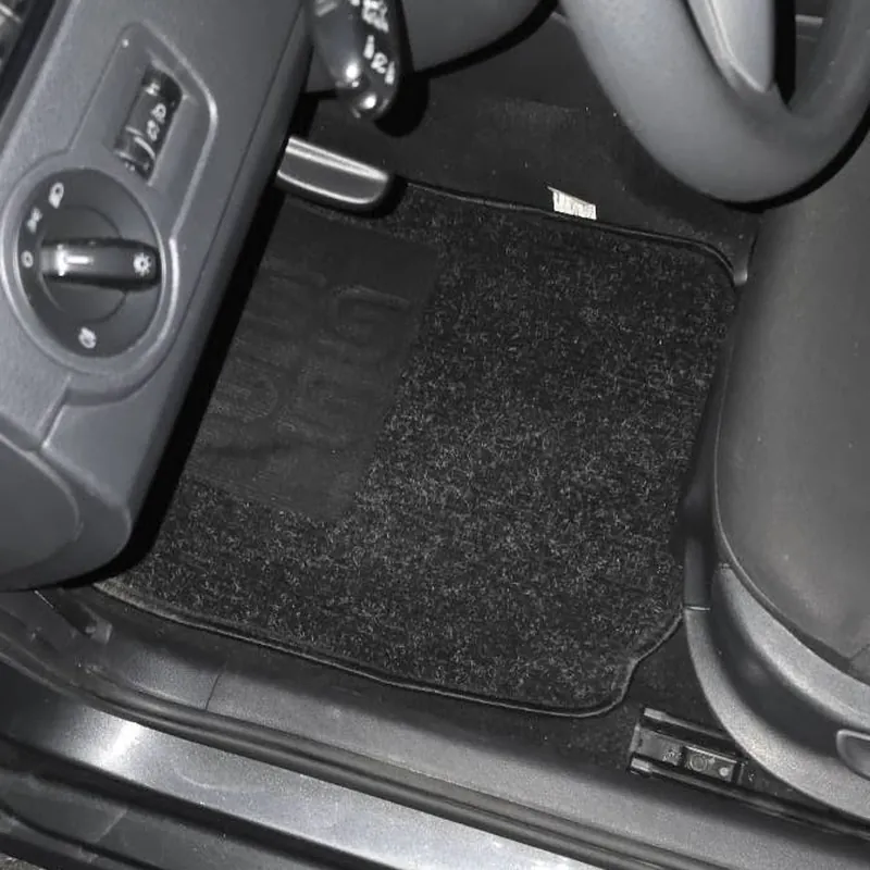 Tapis conducteur de VW Polo propre